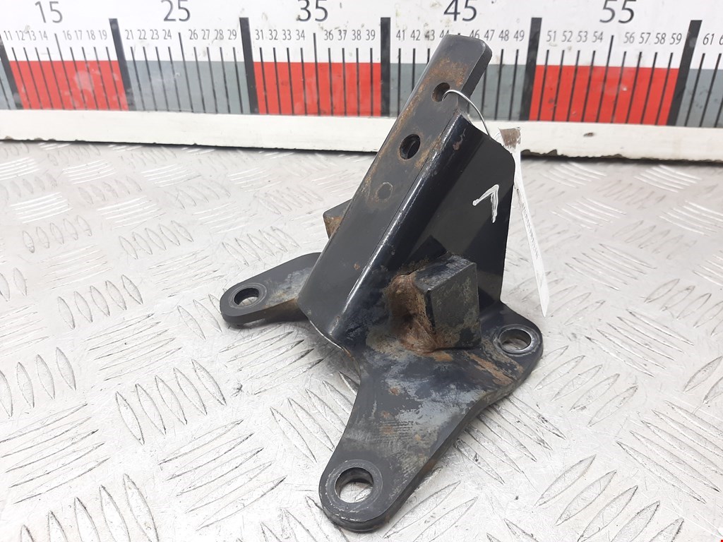 Кронштейн (крепление лапа) двигателя Mitsubishi Pajero 3 (1999-2006)