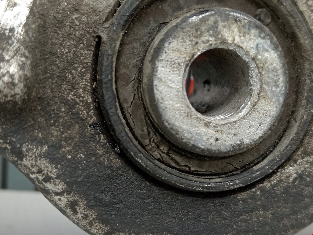 Рычаг передний левый AUDI A6 C6 2004-2010