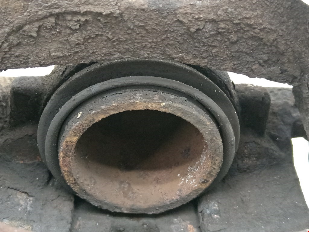 Суппорт передний правый NISSAN Almera N16 2000-2006