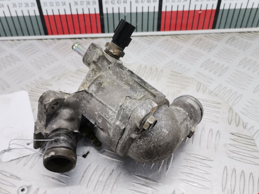 Корпус термостата MITSUBISHI Space Star 1999-2006