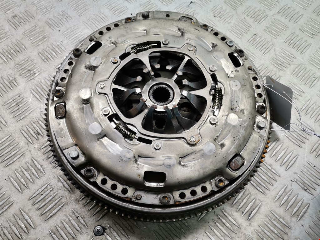 Маховик (демпфер сцепления) AUDI A3 8P 2003-2013