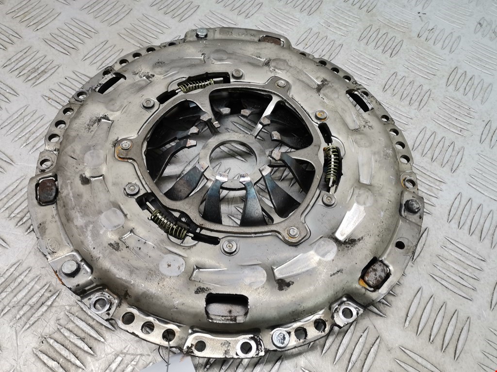 Маховик (демпфер сцепления) AUDI A3 8P 2003-2013