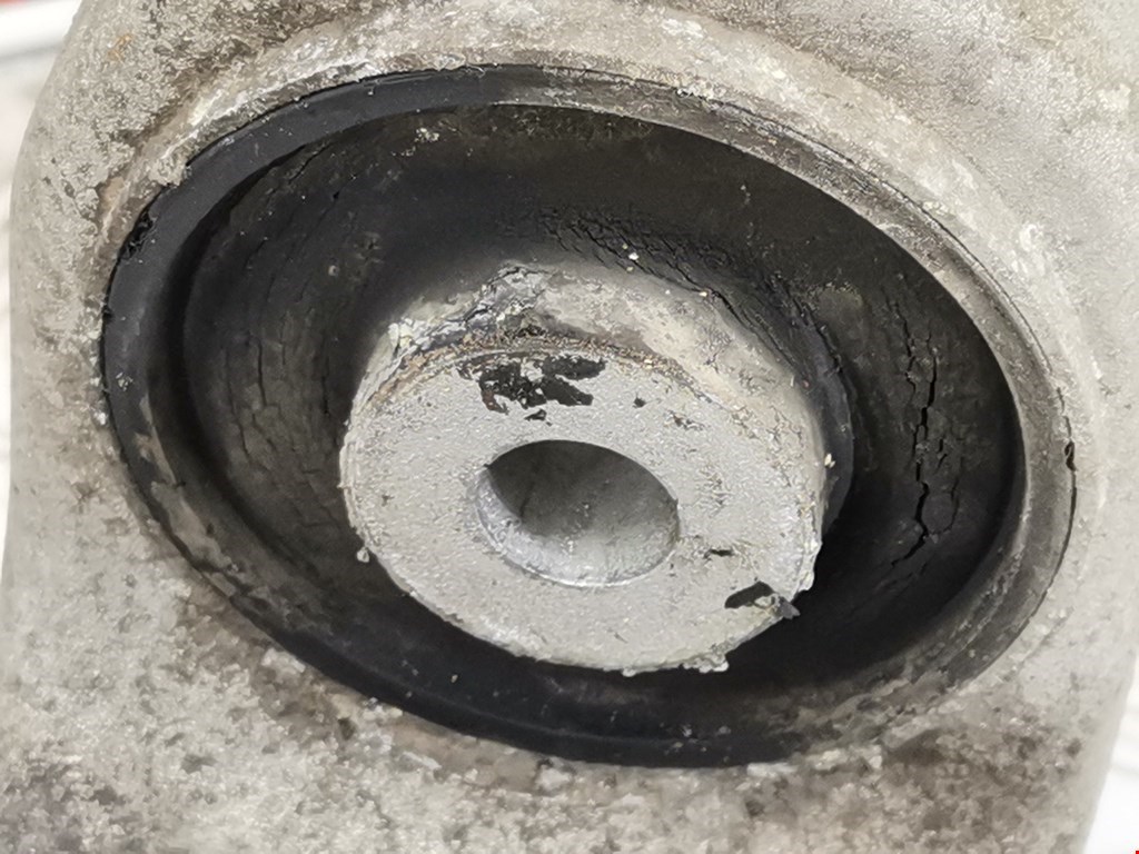 Рычаг передний правый VOLKSWAGEN Touareg 2010-2018