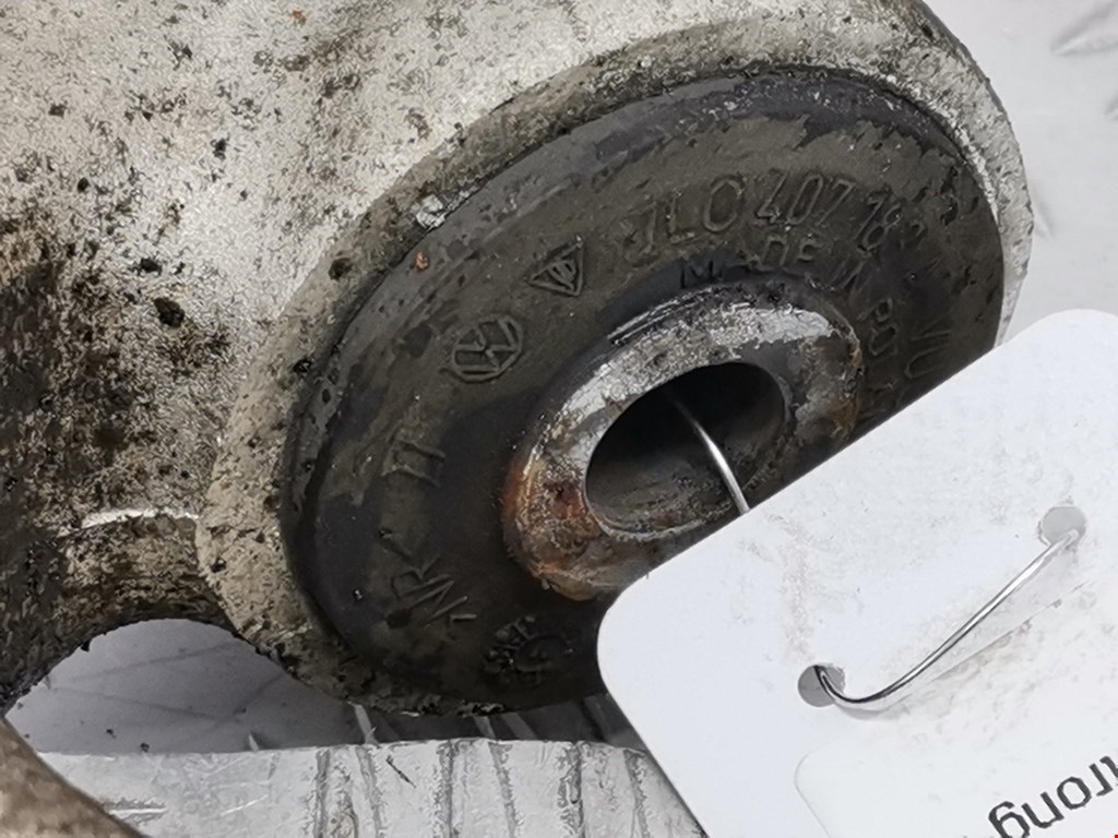 Рычаг передний правый VOLKSWAGEN Touareg 2010-2018