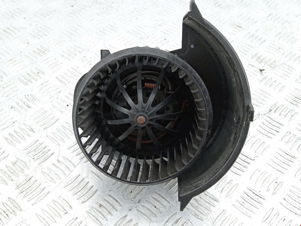 Моторчик (мотор) отопителя салона VOLKSWAGEN Touareg 2002-2010