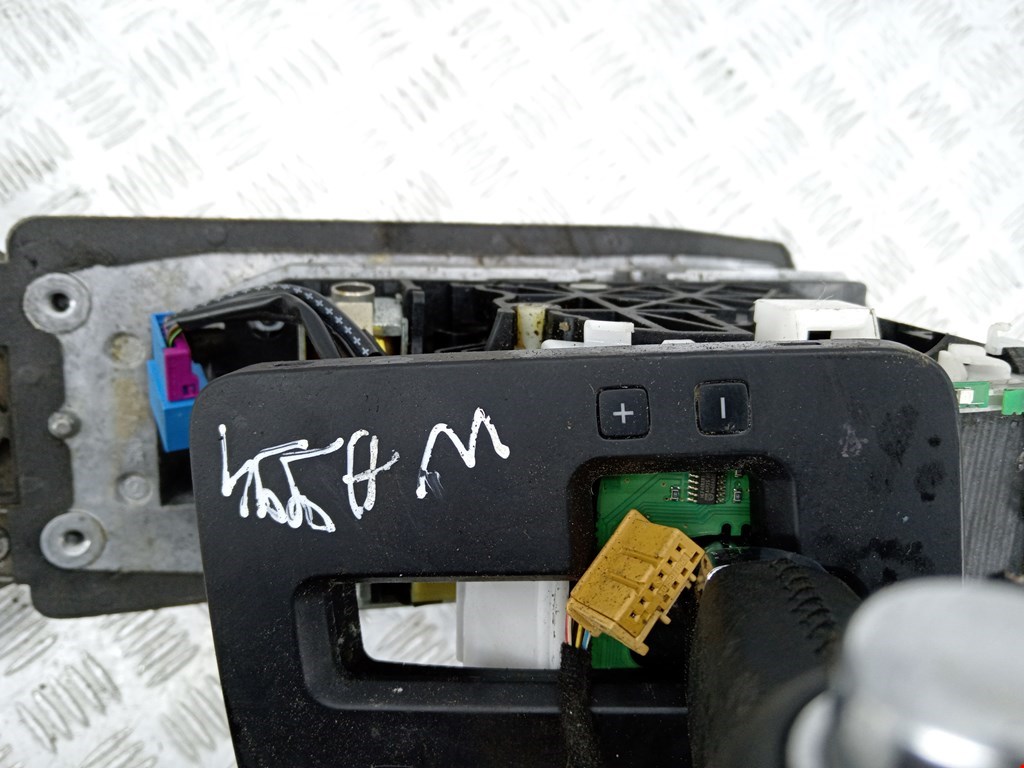 Кулиса (селектор) АКПП/МКПП в салоне VOLKSWAGEN Touareg 2002-2010