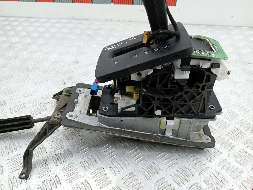 Кулиса (селектор) АКПП/МКПП в салоне VOLKSWAGEN Touareg 2002-2010