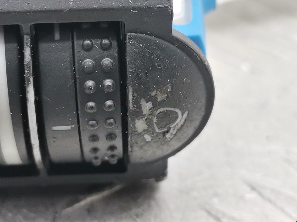 Кнопка корректора фар VOLKSWAGEN Touareg 2002-2010