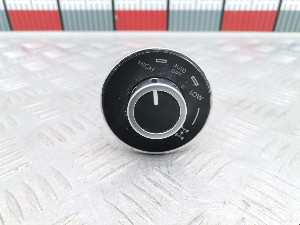 Кнопка включения полного привода VOLKSWAGEN Touareg 2002-2010