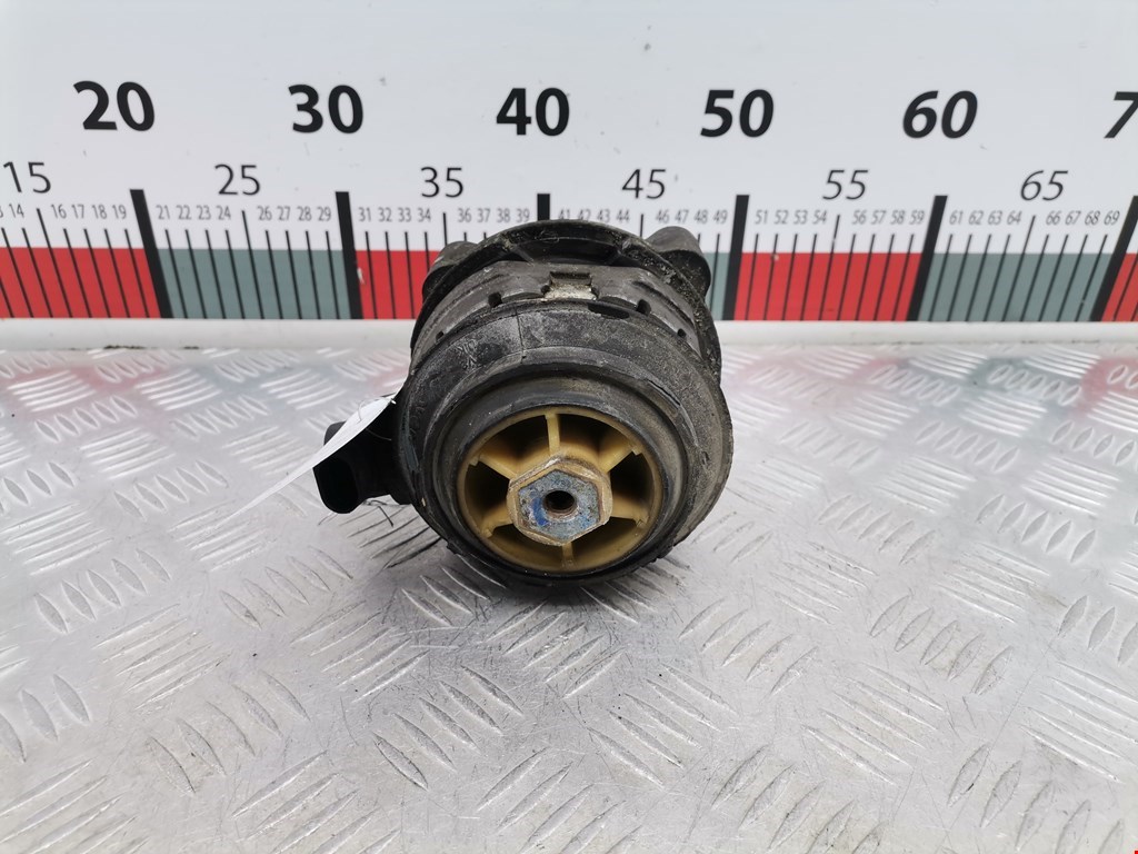 Подушка (опора) крепления двигателя Audi A8 D3 (2002-2010)