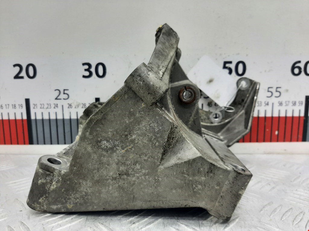 Кронштейн кондиционера Audi A8 D3 (2002-2010)