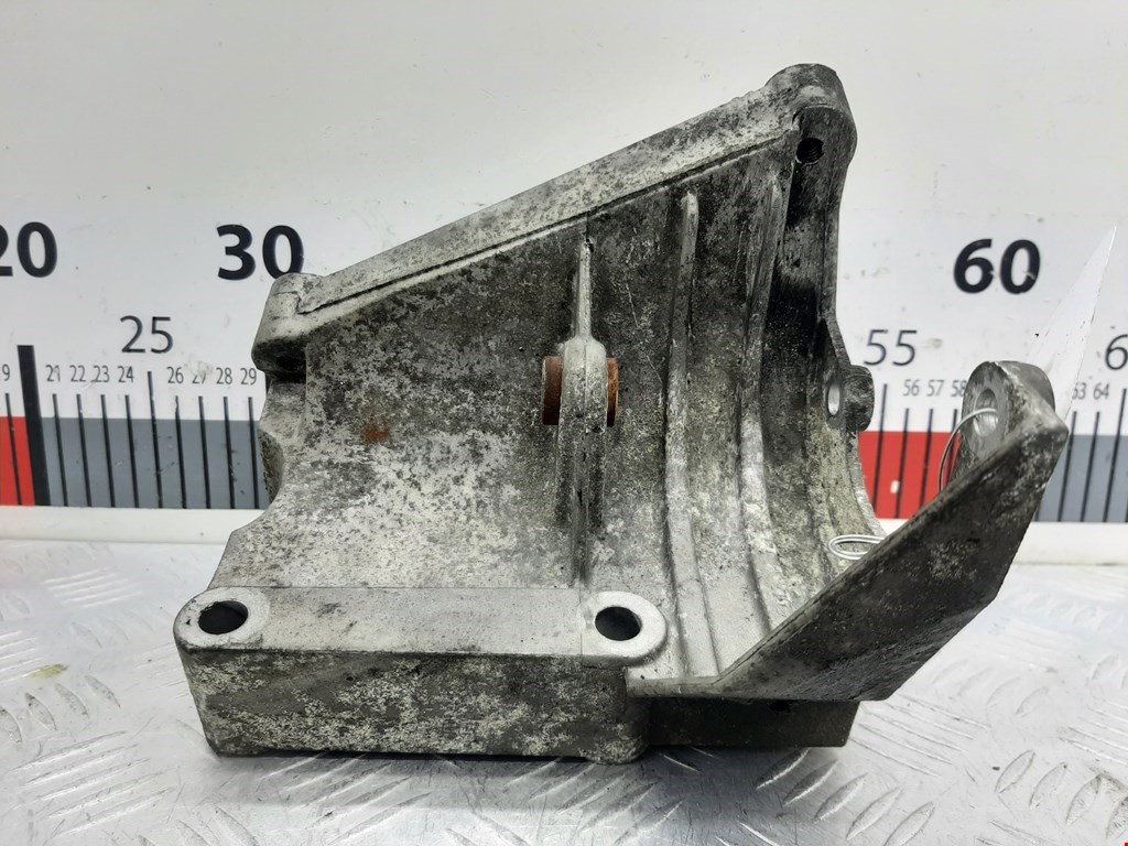 Кронштейн кондиционера AUDI A8 D3 2003-2010