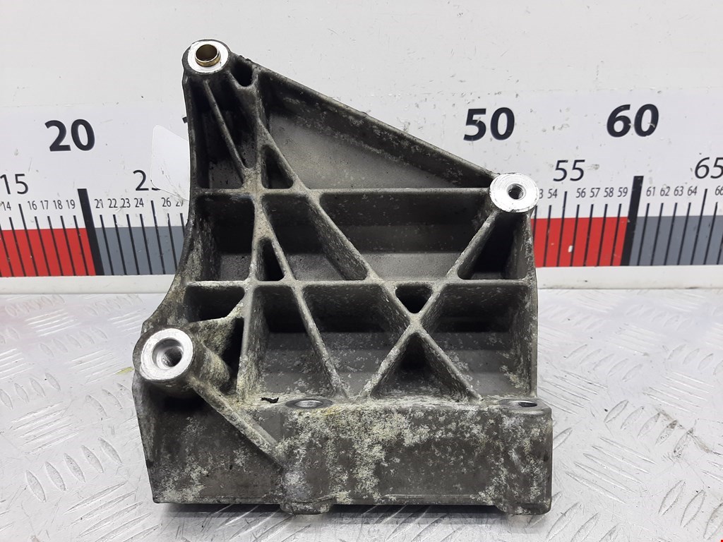 Кронштейн кондиционера AUDI A8 D3 2003-2010