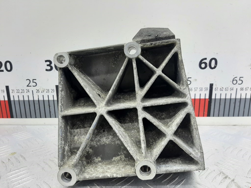 Кронштейн кондиционера AUDI A8 D3 2003-2010