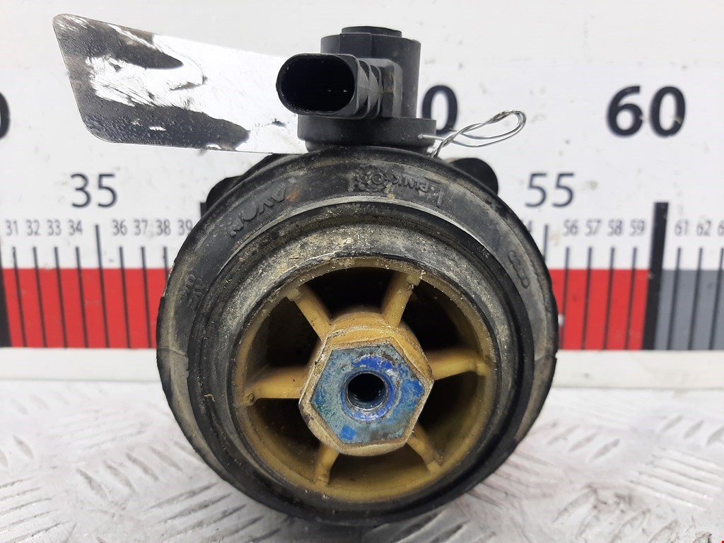 Подушка (опора) крепления двигателя Audi A8 D3 (2002-2010)