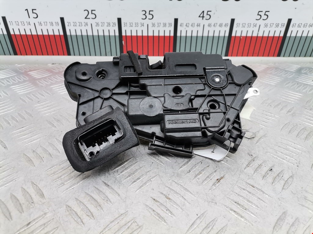 Замок двери передней правой VOLKSWAGEN Polo V HB 2009-2017