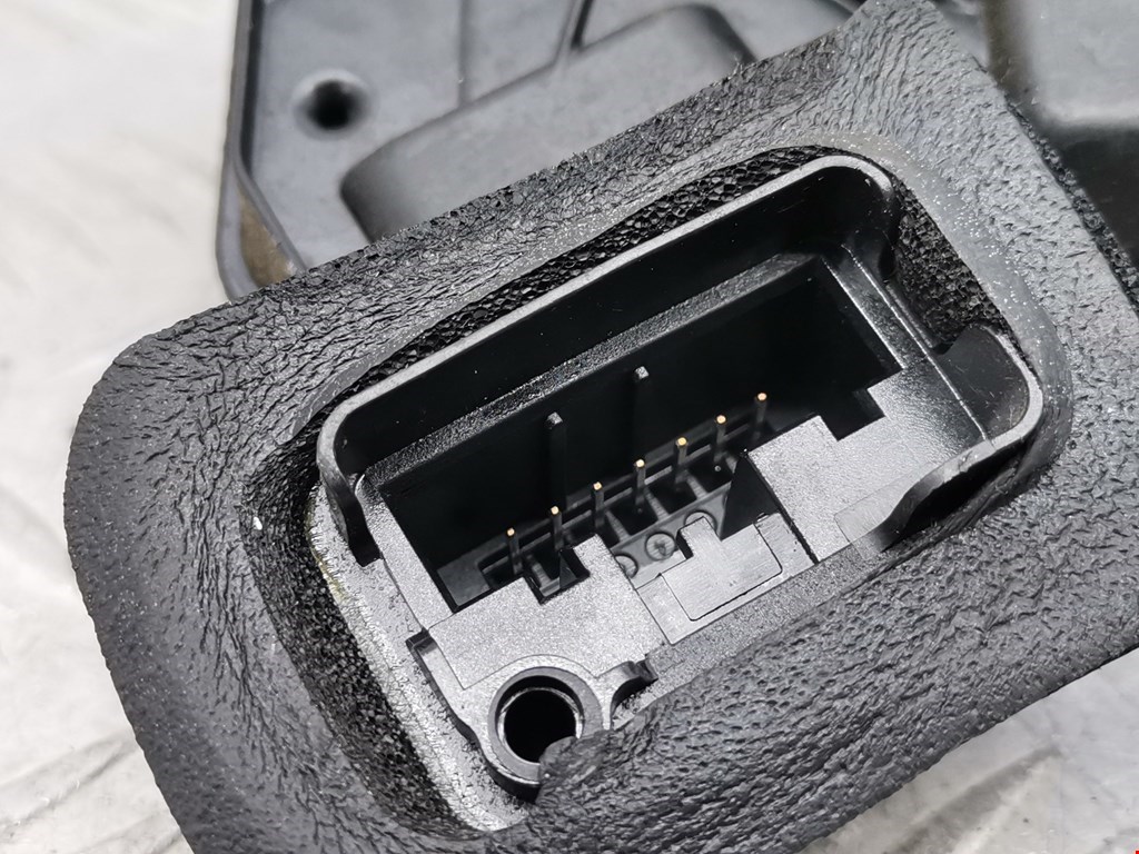 Замок двери передней правой VOLKSWAGEN Polo V HB 2009-2017