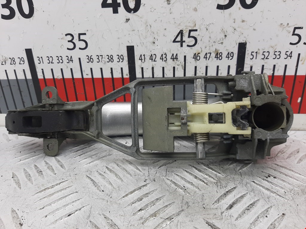 Ручка двери передней наружная левая VOLKSWAGEN Touareg 2002-2010