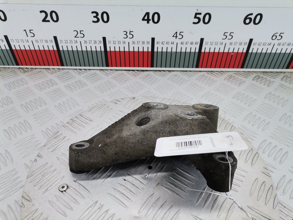 Кронштейн (крепление лапа траверса) кпп Opel Zafira B (2005-2014)