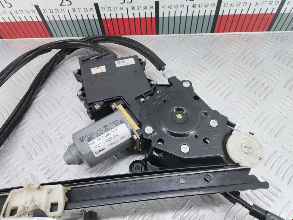 Стеклоподъемник задний правый SEAT Alhambra 1996-2010