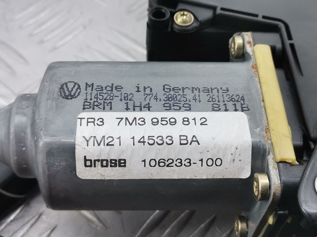 Стеклоподъемник задний правый SEAT Alhambra 1996-2010