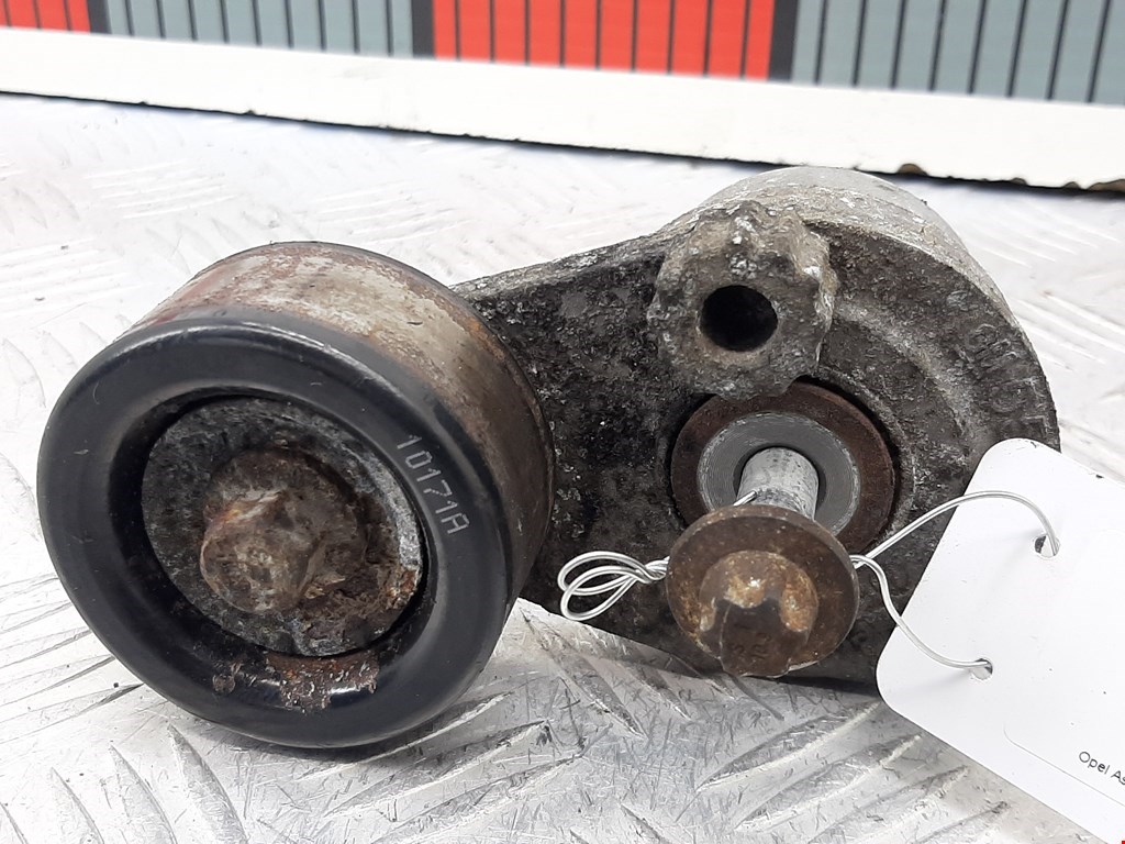 Натяжитель ремня генератора (приводного поликлинового ремня Opel Astra J (2009-2018)