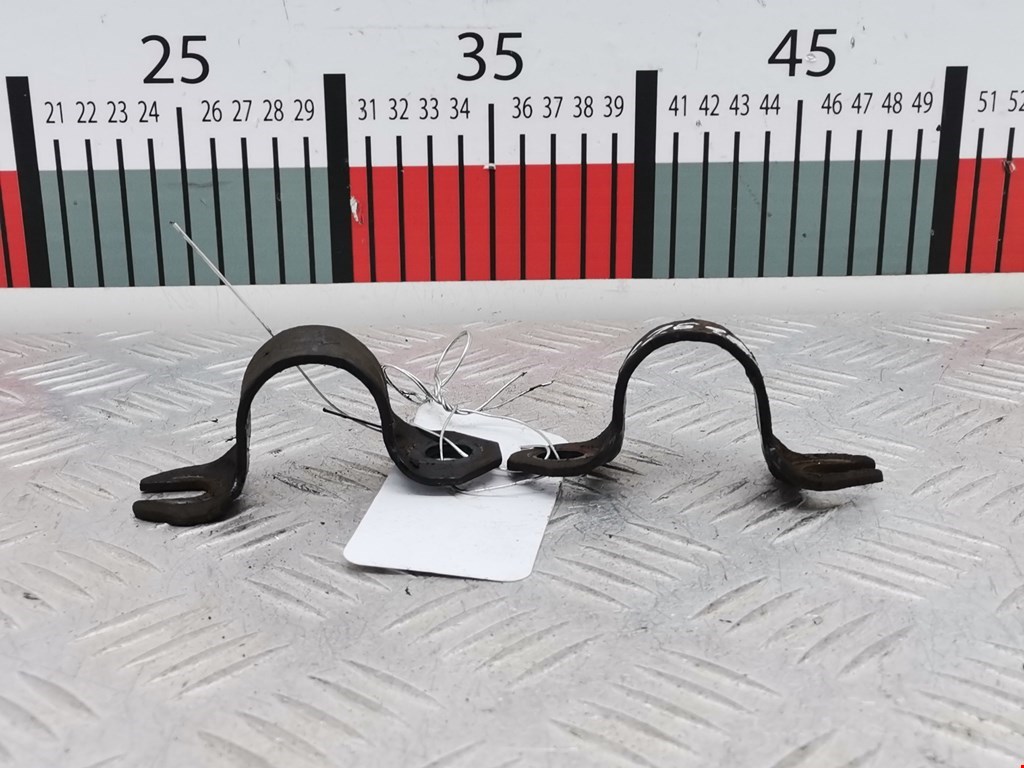 Кронштейн (крепление скоба) стабилизатора переднего Mazda Premacy (1999-2017)