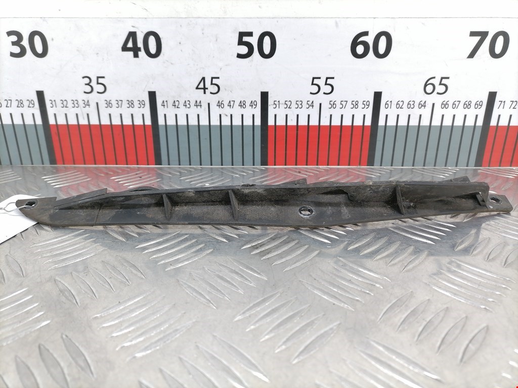 Кронштейн переднего бампера правый SEAT Ibiza 1993-2002