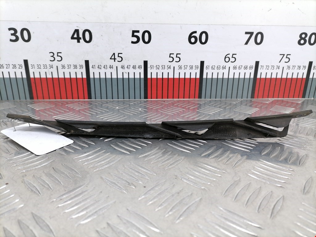 Кронштейн переднего бампера правый SEAT Ibiza 1993-2002