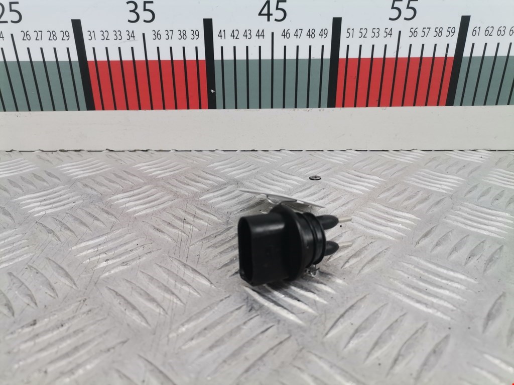 Датчик уровня в бачок омывателя AUDI A8 D3 2003-2010