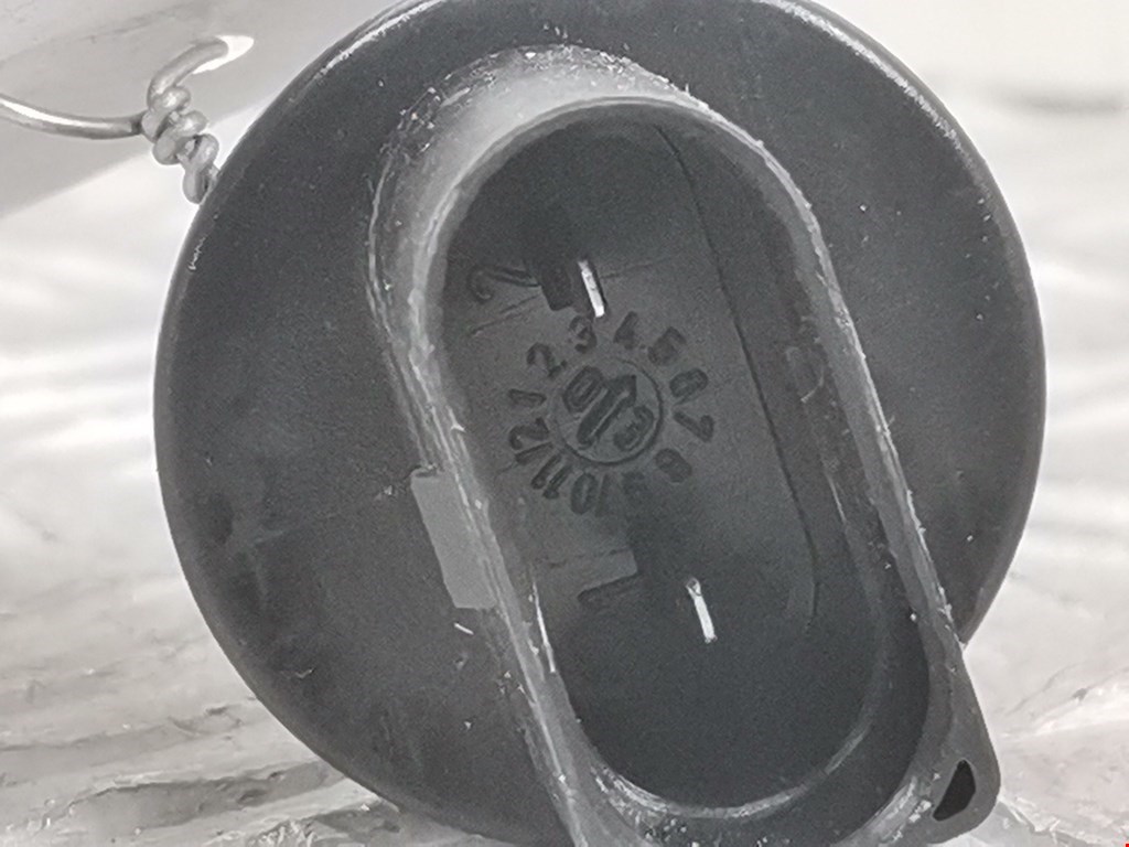 Датчик уровня в бачок омывателя AUDI A8 D3 2003-2010