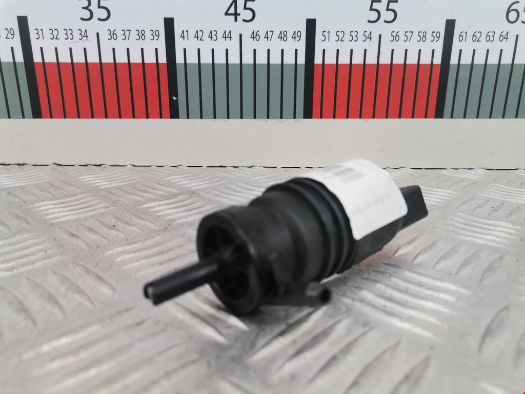 Насос (моторчик) омывателя Audi A8 D3 (2002-2010)