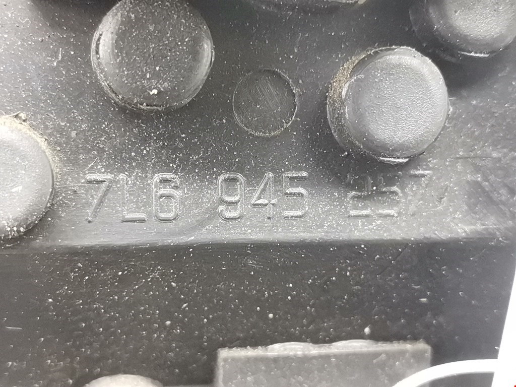 Фонарь задний левый VOLKSWAGEN Touareg 2002-2010