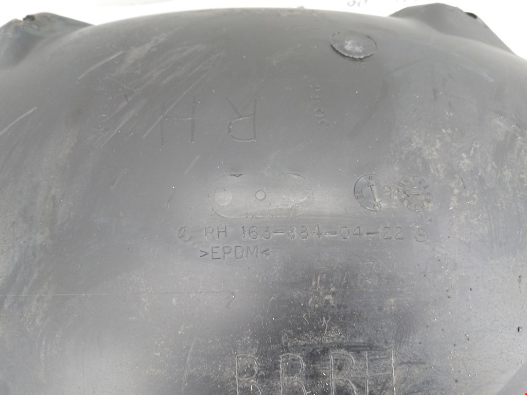 Локер (подкрылок) задний правый MERCEDES-BENZ M-Class W163 ML 1997-2005