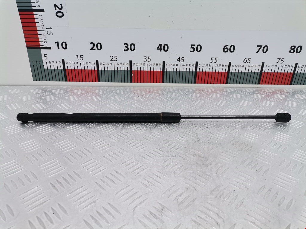 Амортизатор крышки (двери) багажника VOLKSWAGEN Touareg 2002-2010