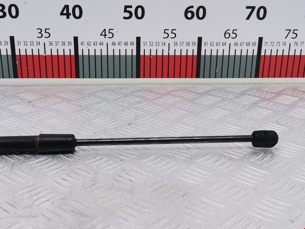 Амортизатор крышки (двери) багажника VOLKSWAGEN Touareg 2002-2010