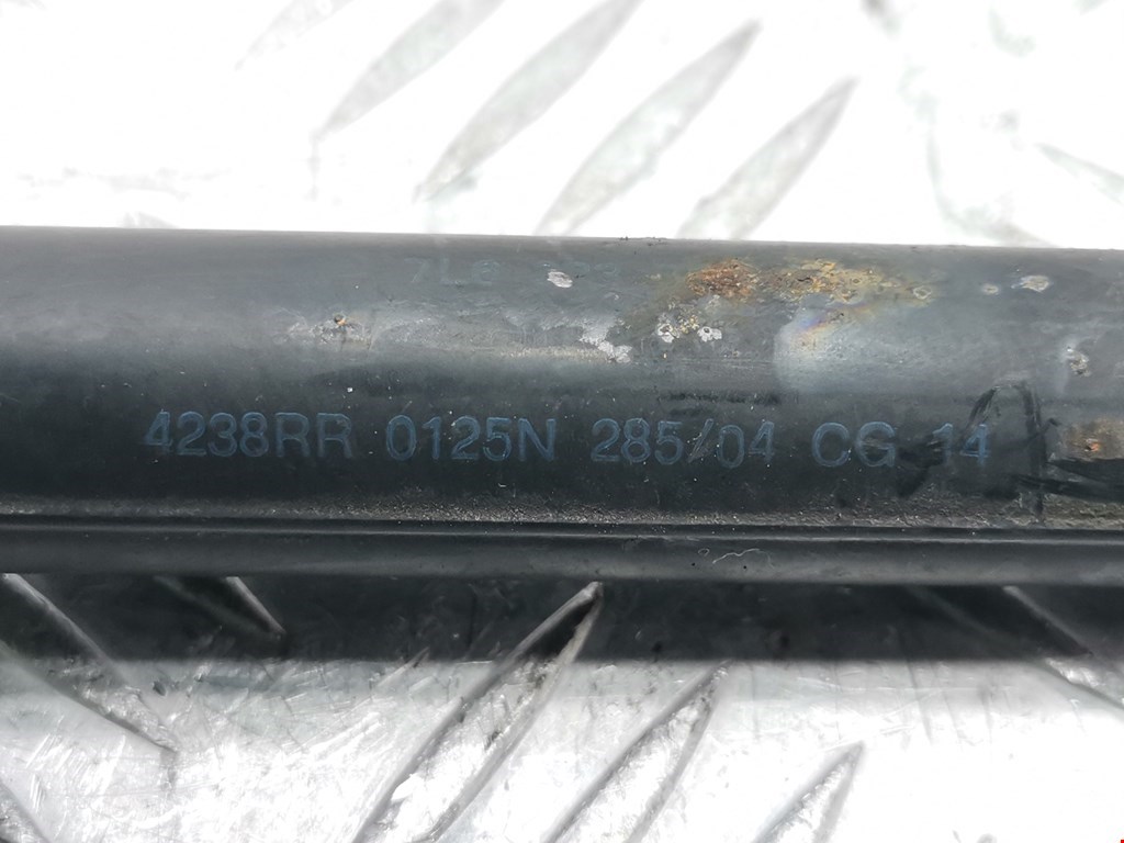 Амортизатор крышки (двери) багажника VOLKSWAGEN Touareg 2002-2010