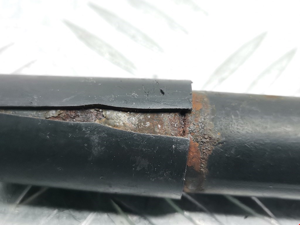 Амортизатор крышки (двери) багажника VOLKSWAGEN Touareg 2002-2010