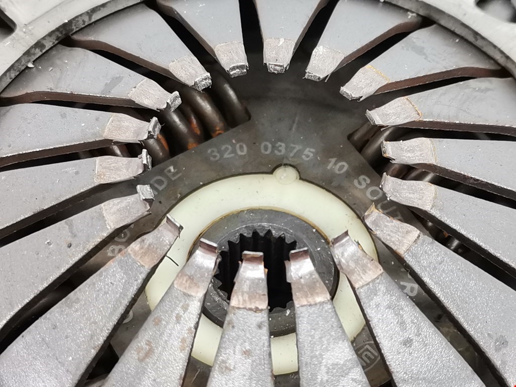 Маховик (демпфер сцепления) FIAT Grande Punto 2005-2009