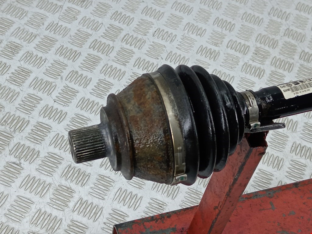 Полуось (привод, приводной вал) передняя правая AUDI A8 D3 2003-2010