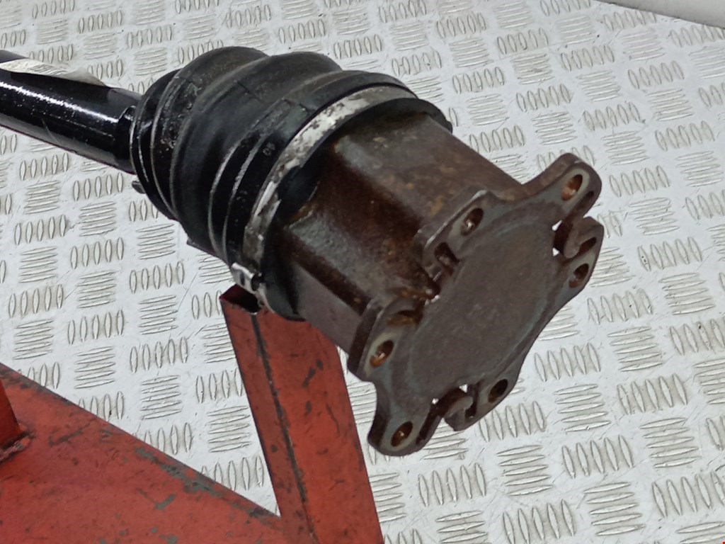 Полуось (привод, приводной вал) передняя правая AUDI A8 D3 2003-2010
