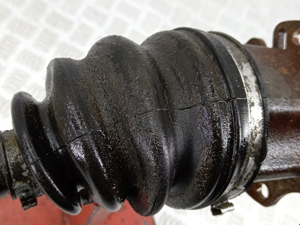 Полуось (привод, приводной вал) передняя правая AUDI A8 D3 2003-2010