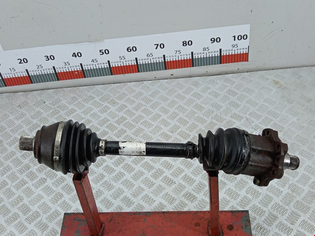 Полуось (привод, приводной вал) передняя левая AUDI A8 D3 2003-2010