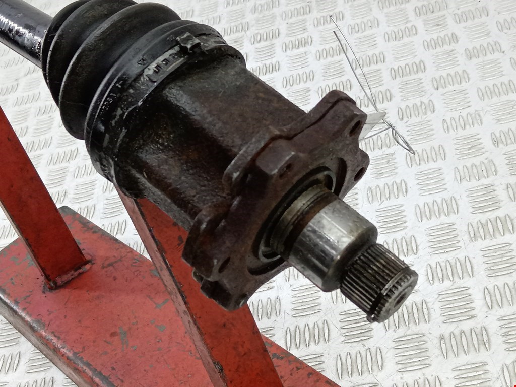 Полуось (привод, приводной вал) передняя левая AUDI A8 D3 2003-2010