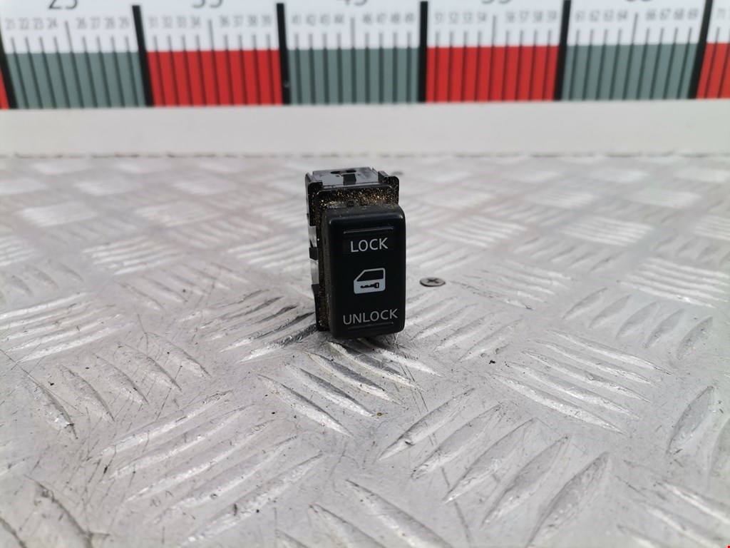 Кнопка центрального замка Nissan X-Trail T31 (2007-2015)