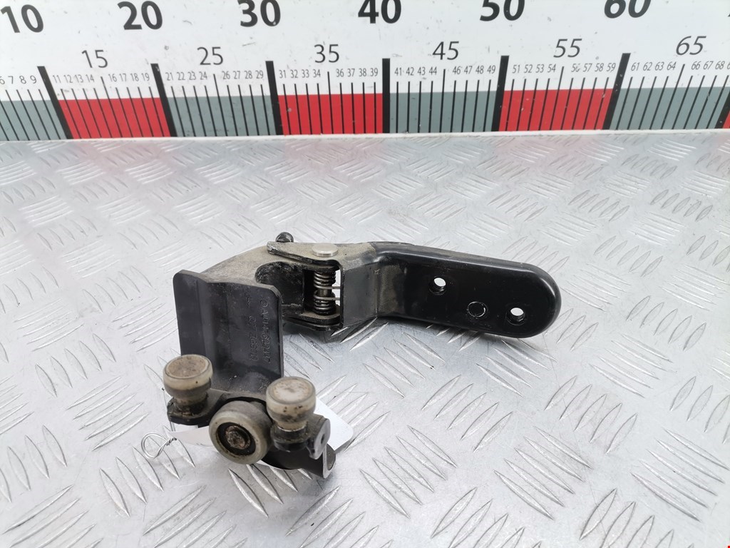 Ролик двери сдвижной (левый/правый средний верхний/нижний) MERCEDES-BENZ Vaneo 2001-2005