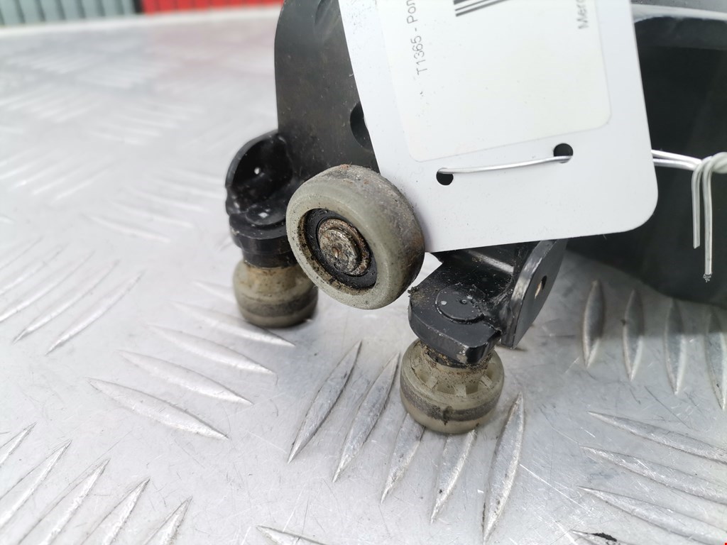 Ролик двери сдвижной (левый/правый средний верхний/нижний) MERCEDES-BENZ Vaneo 2001-2005