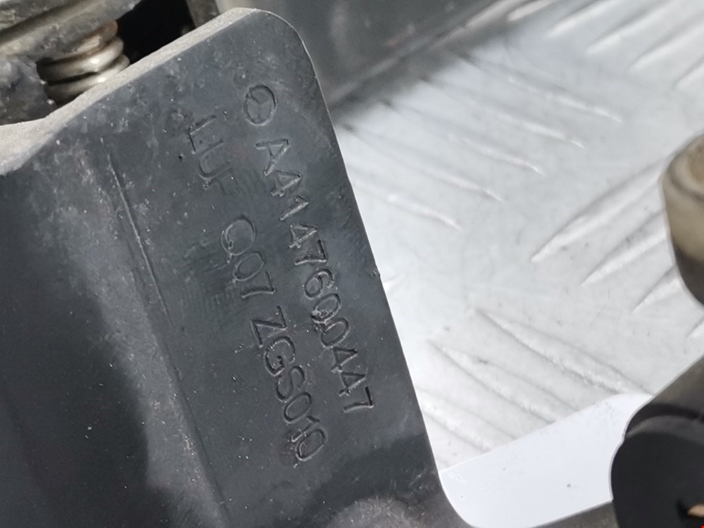 Ролик двери сдвижной (левый/правый средний верхний/нижний) MERCEDES-BENZ Vaneo 2001-2005