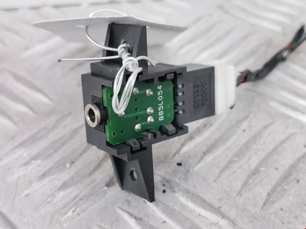 Разъем AUX/USB RENAULT Koleos HY 2008-2016