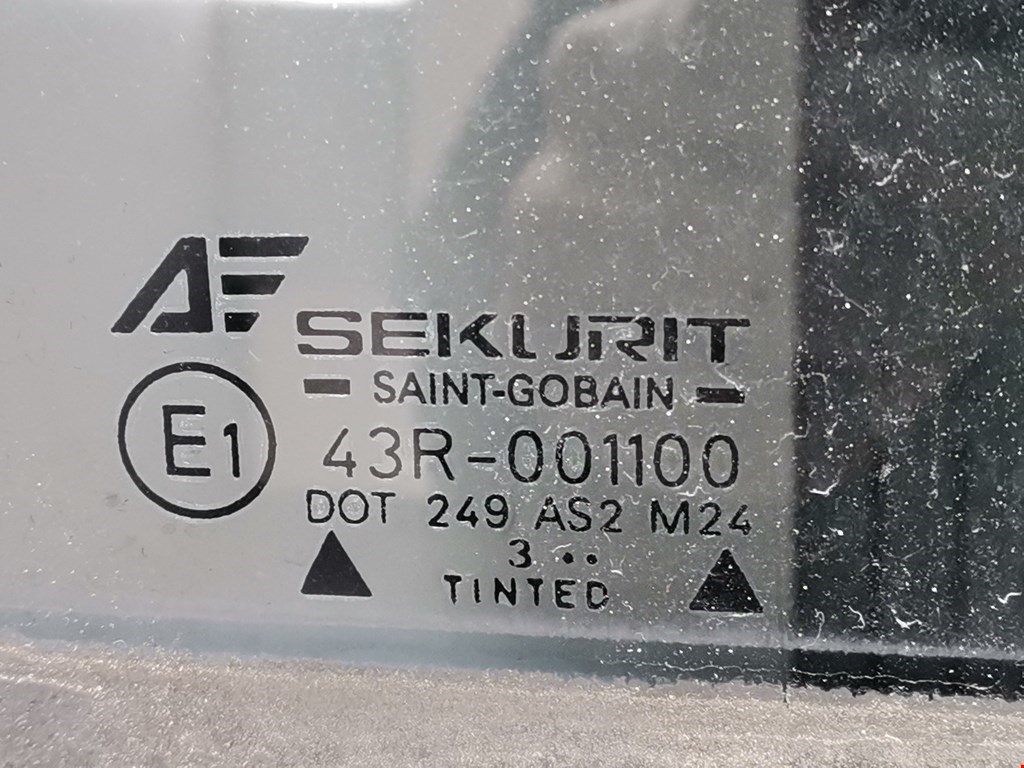 Стекло двери заднее правое SEAT Alhambra 1996-2010